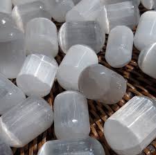 Sélénite (spath satiné) pierres polies